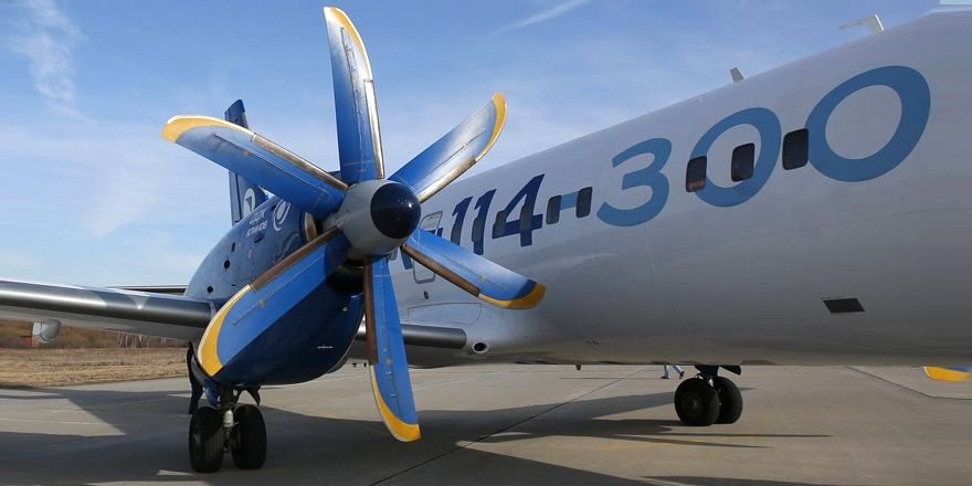Шестилопастный винт АВ-112-114 у борта